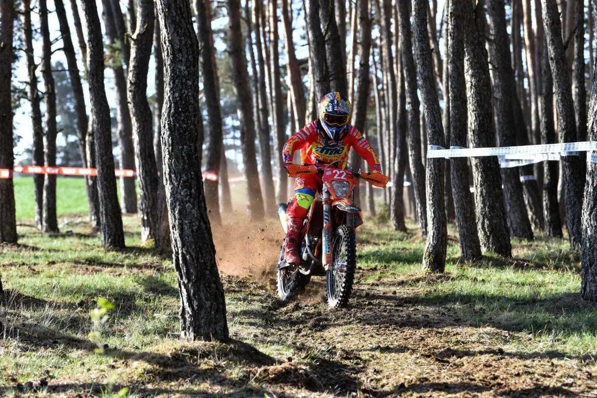 ISDE 22 Francia. D2. Garcia Imprendibile, Inglesi al Comando, Italiani al passo… di carica (7)