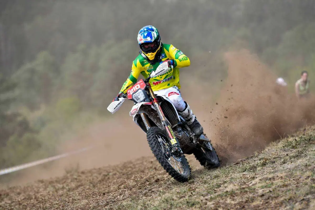 ISDE 22 Francia. D2. Garcia Imprendibile, Inglesi al Comando, Italiani al passo… di carica (9)
