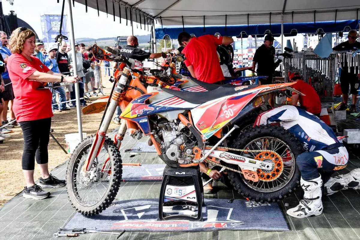 ISDE 22 Francia. D2. Garcia Imprendibile, Inglesi al Comando, Italiani al passo… di carica (11)