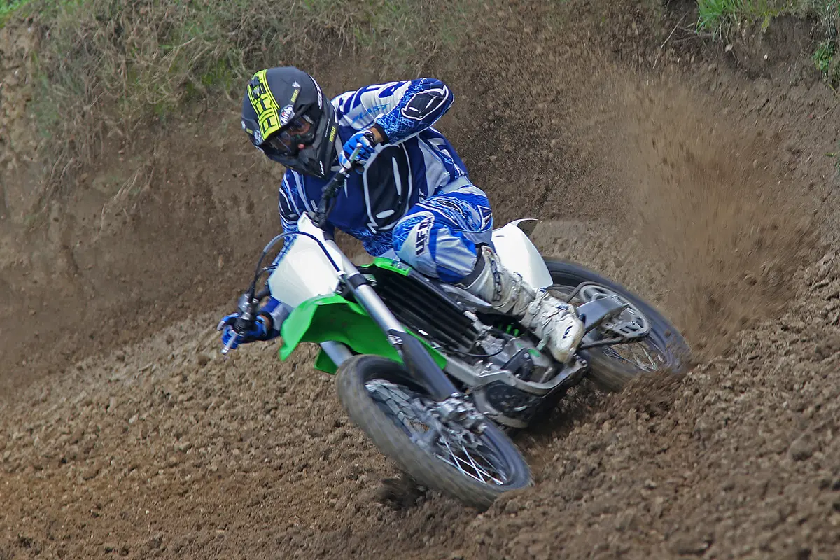 Kawasaki KX250F 2015    (3)
