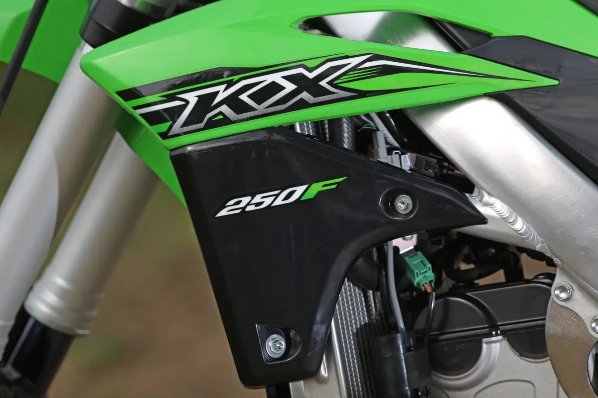 Kawasaki KX250F 2015    (31)