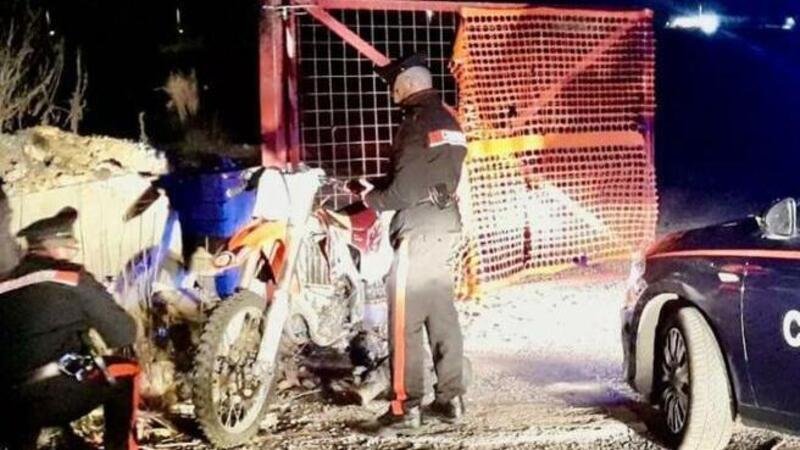 Motocross abusivo nel cantiere maledetto, denuncia per 14 ragazzi