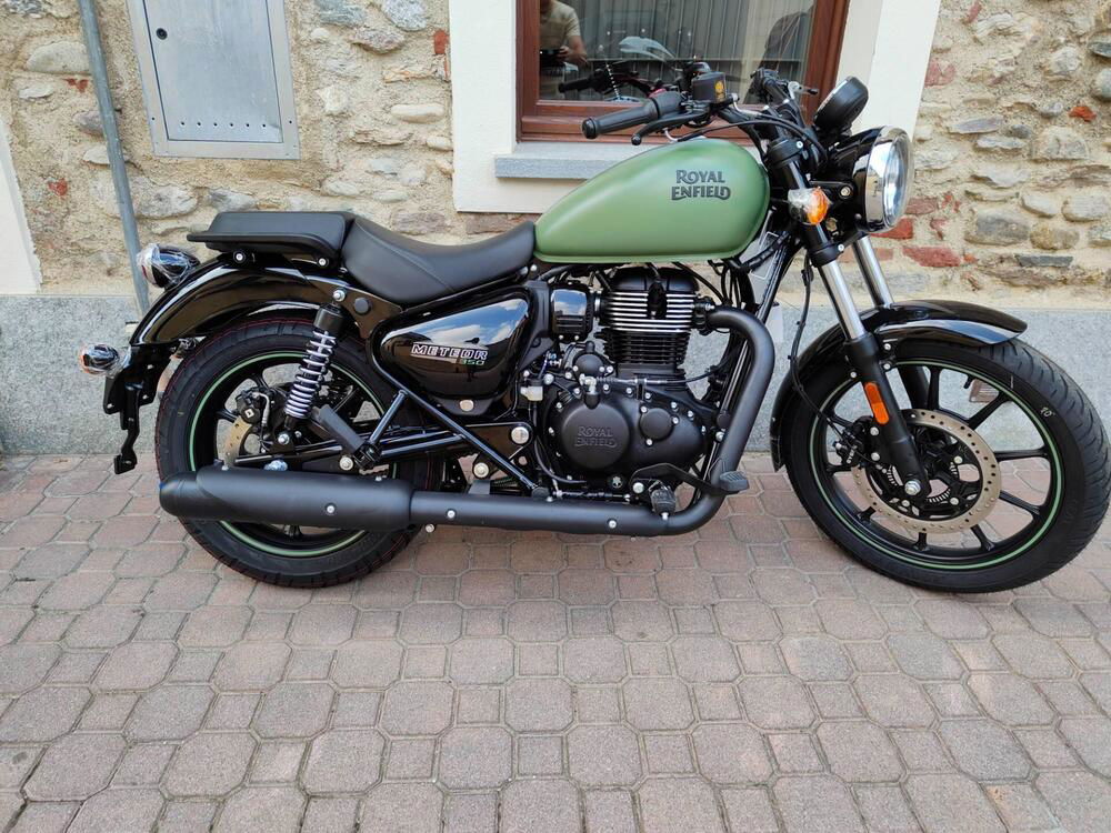 Royal Enfield Meteor 350 Fireball (2021 - 24) (2)