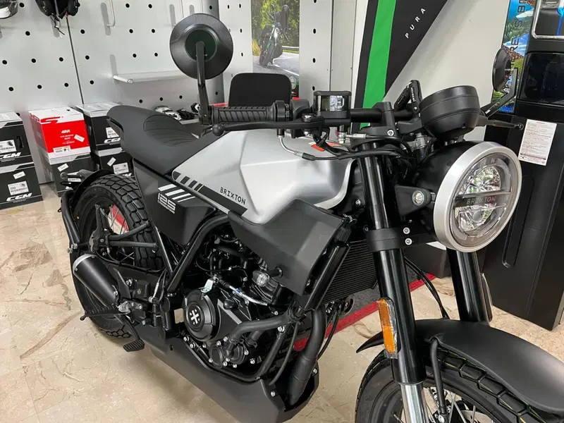 Brixton Motorcycles Crossfire 125 (2023 - 26) (2)