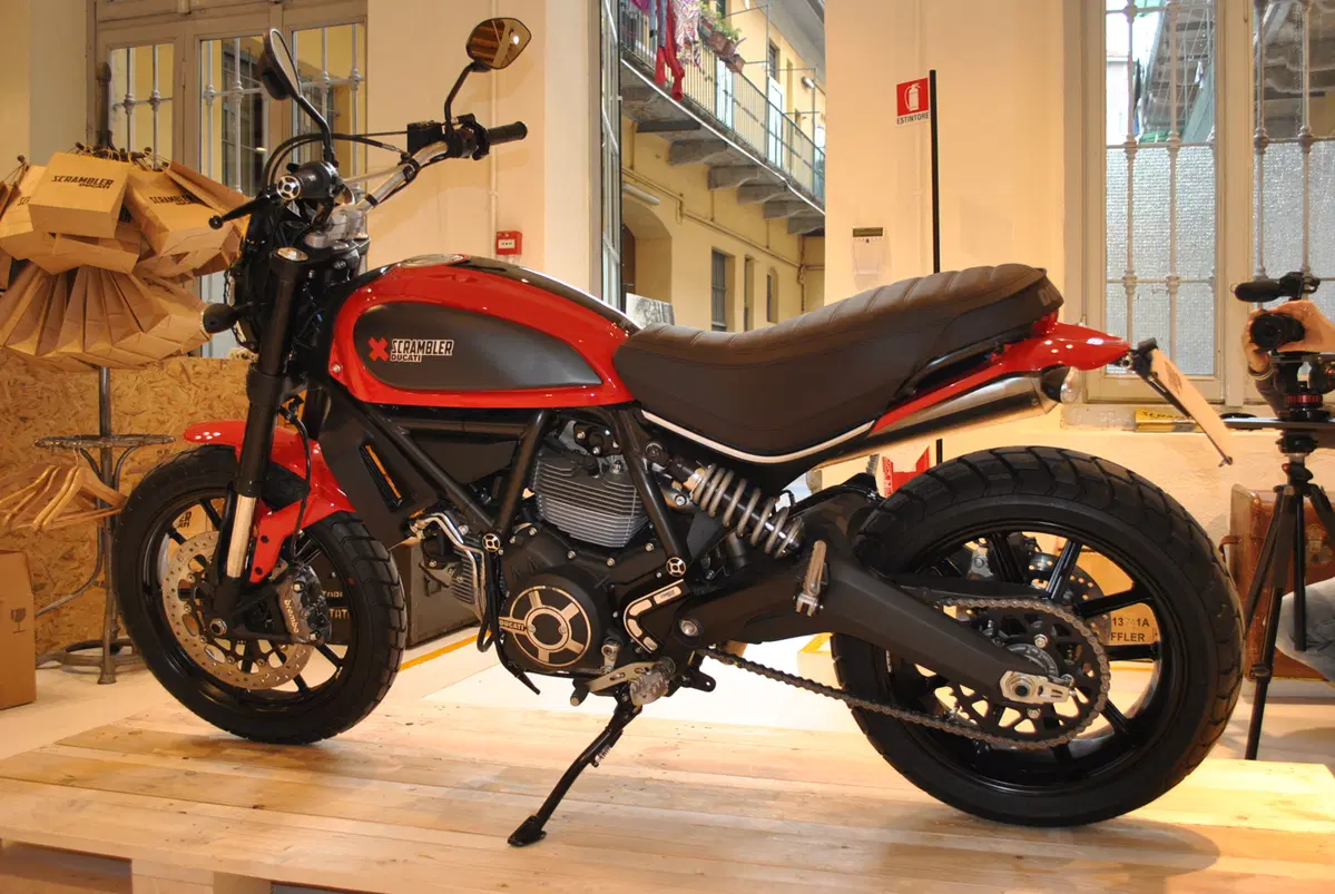 Ducati presenta a EICMA la linea di abbigliamento e accessori Scrambler (11)
