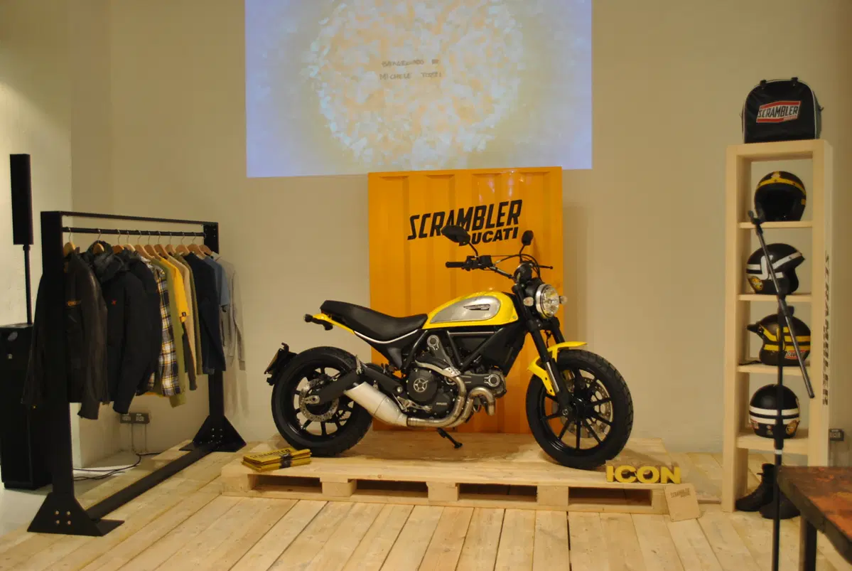 Ducati presenta a EICMA la linea di abbigliamento e accessori Scrambler (12)