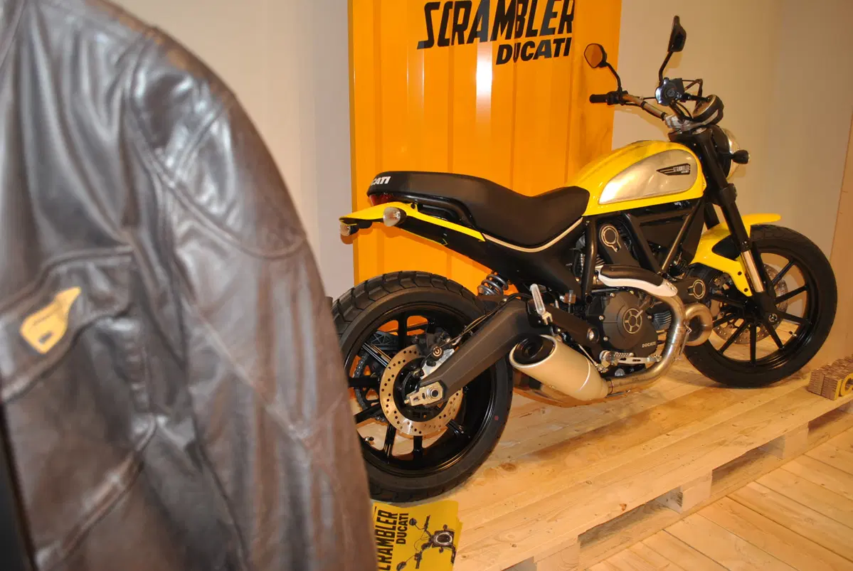 Ducati presenta a EICMA la linea di abbigliamento e accessori Scrambler (14)