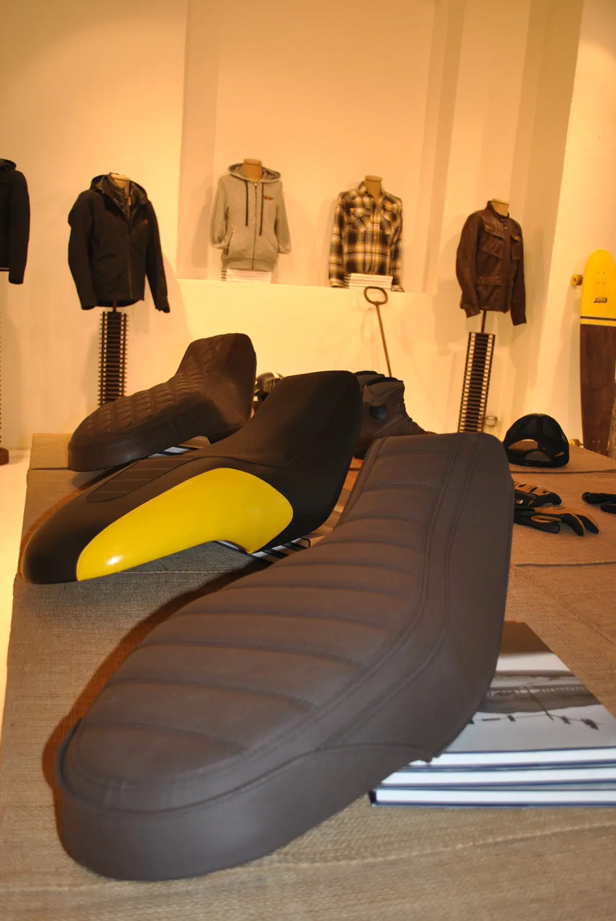 Ducati presenta a EICMA la linea di abbigliamento e accessori Scrambler (15)