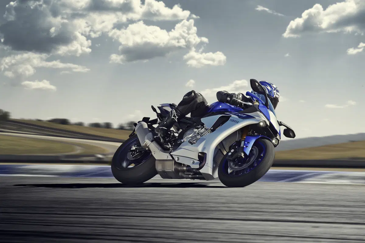 Yamaha YZF-R1 2015 (32)