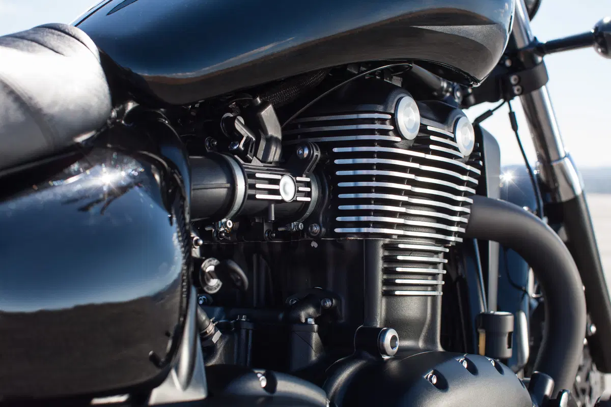 Triumph Thunderbird Night Storm 1107 m.y. 2015 (15)