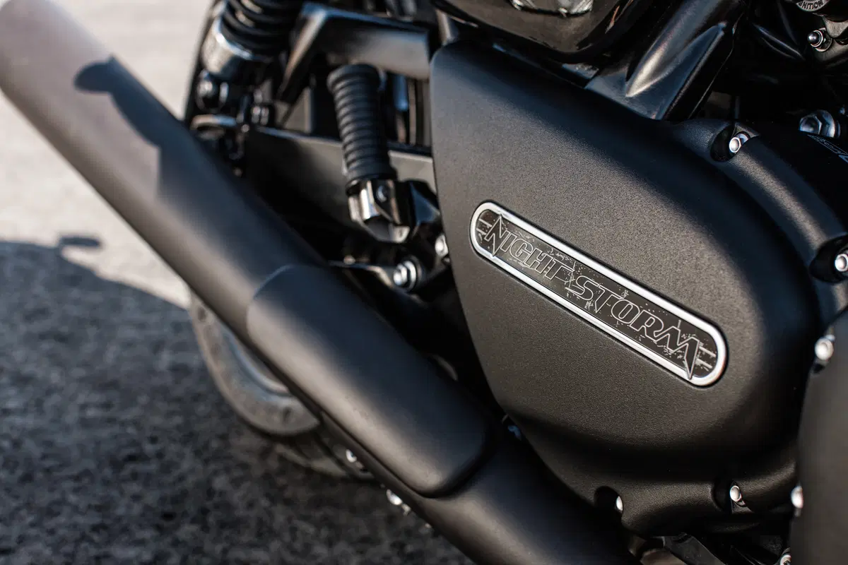 Triumph Thunderbird Night Storm 1107 m.y. 2015 (18)