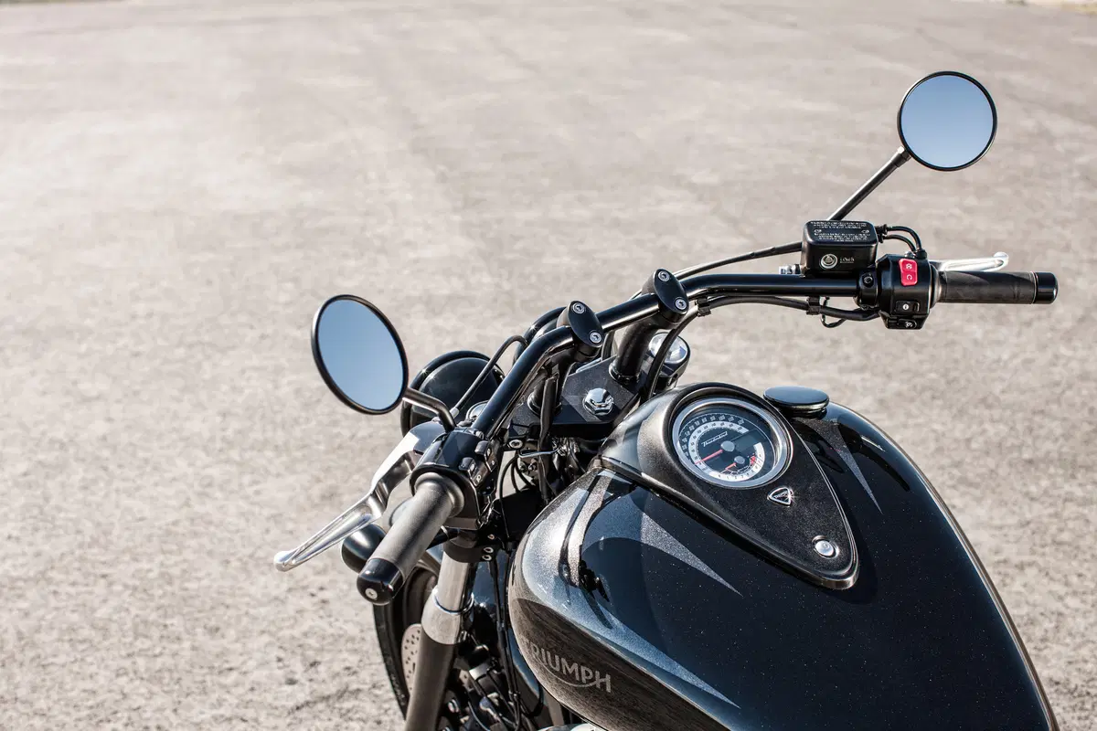 Triumph Thunderbird Night Storm 1107 m.y. 2015 (19)