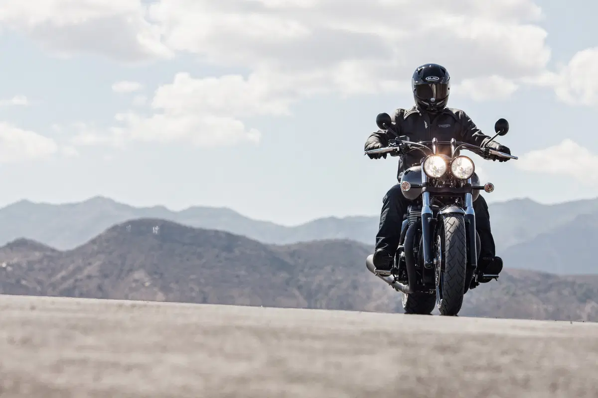 Triumph Thunderbird Night Storm 1107 m.y. 2015 (10)