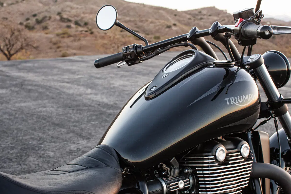 Triumph Thunderbird Night Storm 1107 m.y. 2015 (20)