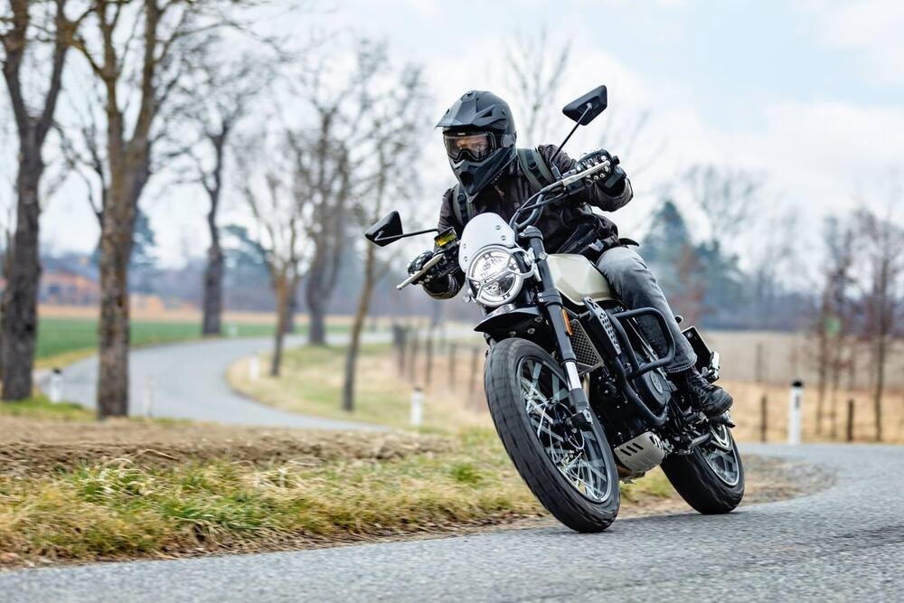 Brixton Motorcycles Crossfire 500 XC (2022 - 24) (2)