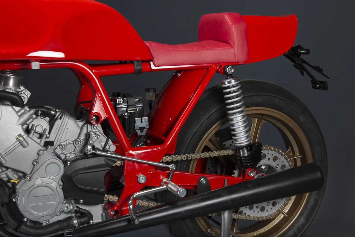 Magni Filo Rosso  (30)