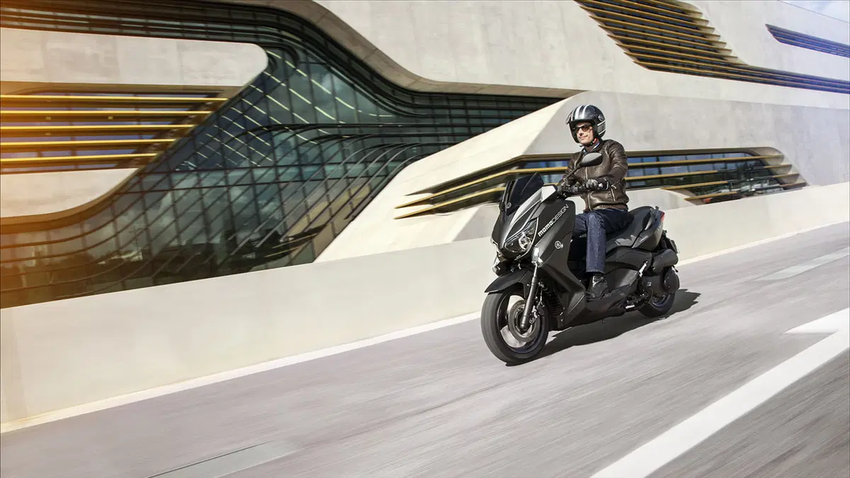 Yamaha X-MAX 125 e 250 Momodesign (8)