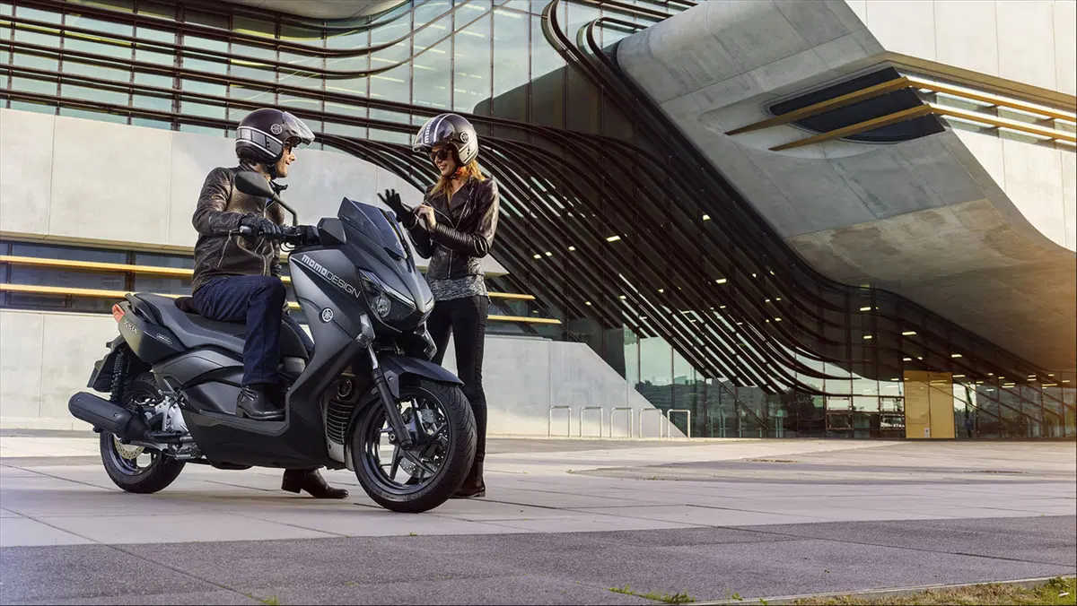 Yamaha X-MAX 125 e 250 Momodesign (9)