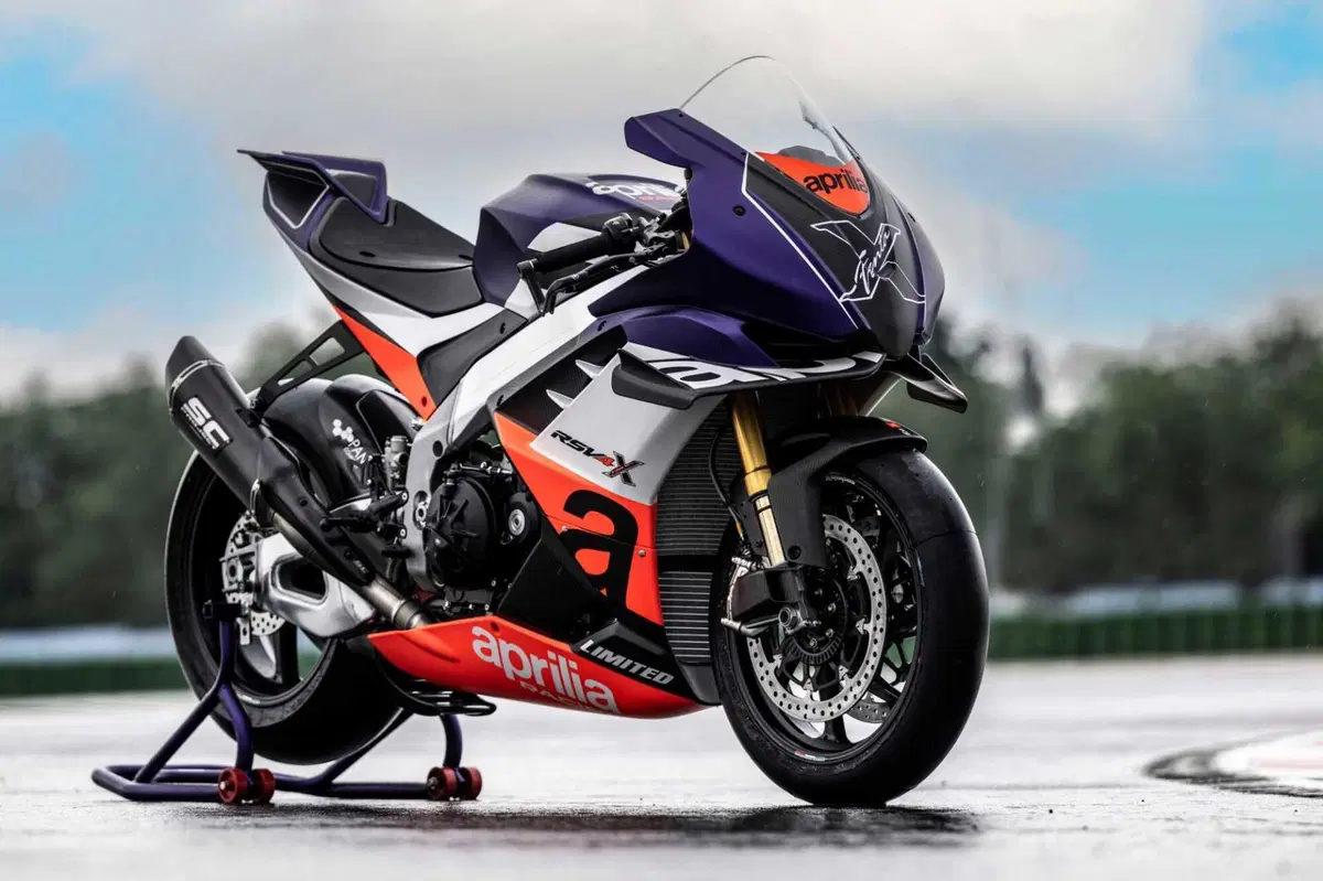 XTrenta: ecco com'&egrave; fatta l'RSV4 pi&ugrave; estrema di sempre [GALLERY]
