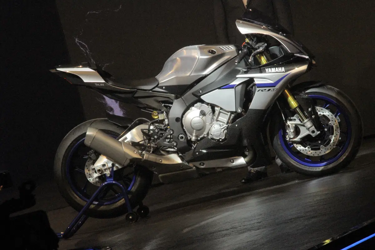 Yamaha YZF-R1 2015 (9)