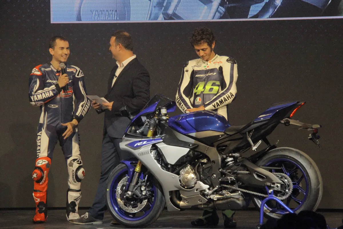 Yamaha YZF-R1 2015 (10)