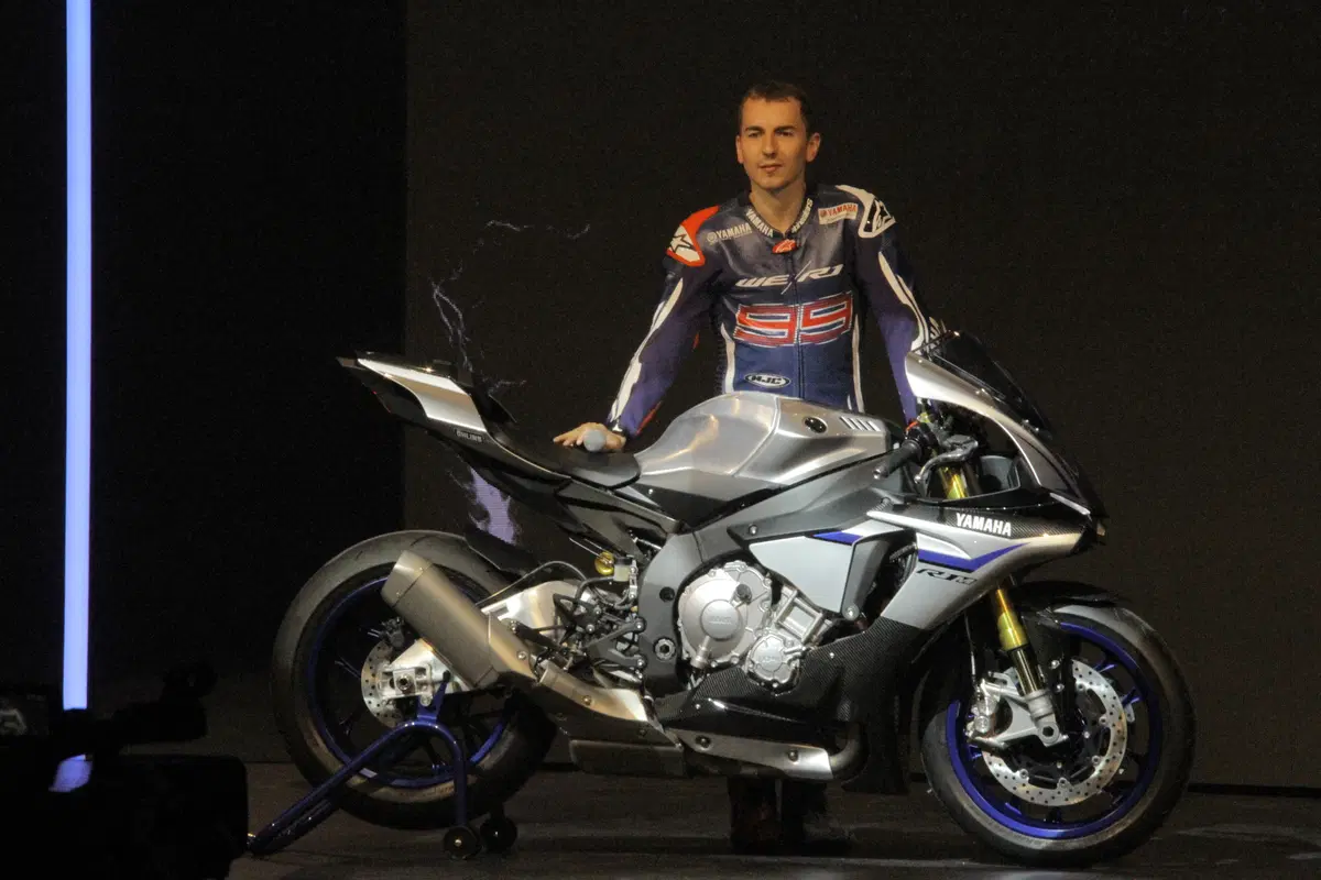 Yamaha YZF-R1 2015 (12)