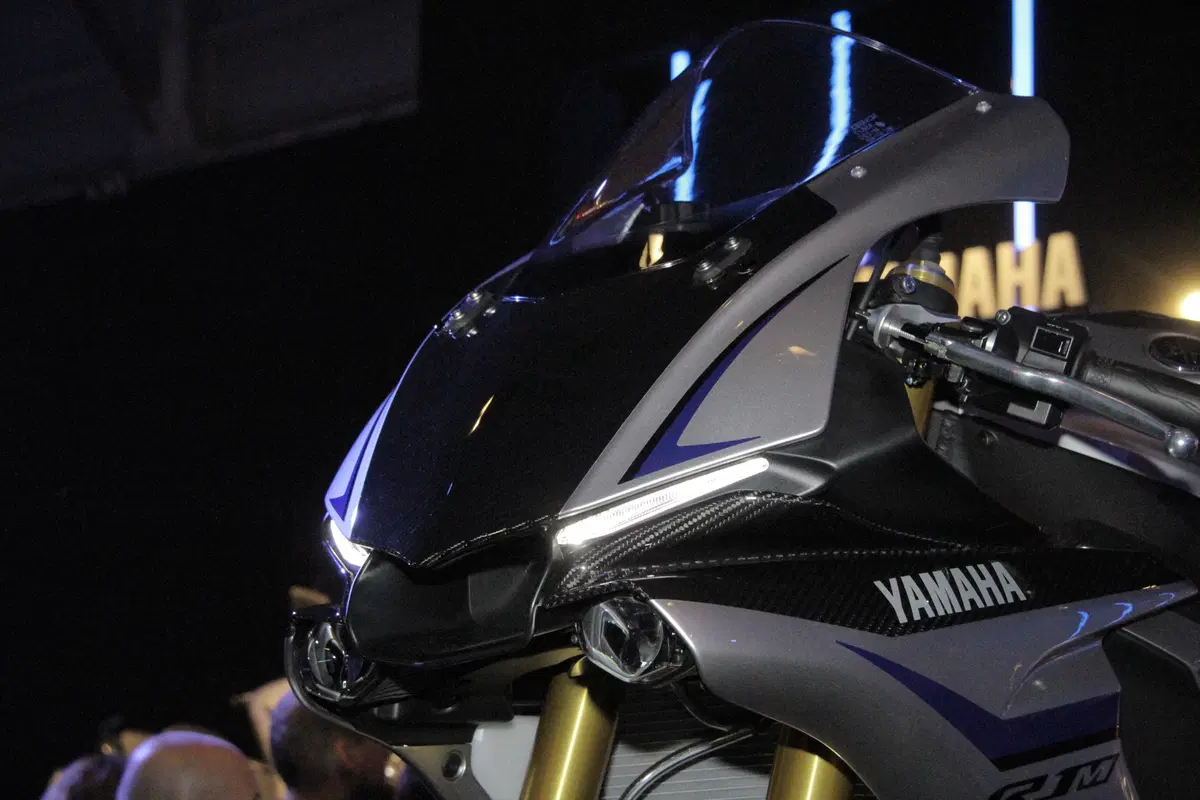 Yamaha YZF-R1 2015 (16)