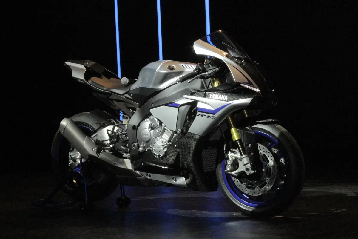 Yamaha YZF-R1 2015 (17)