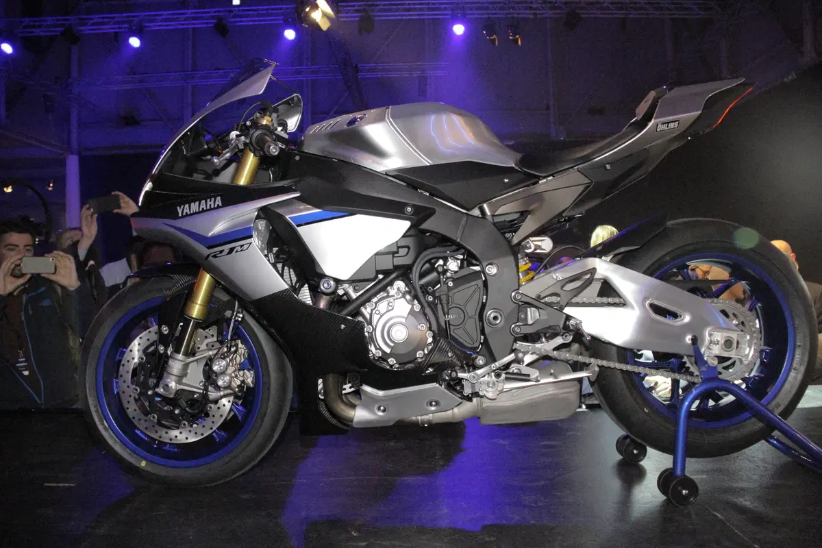 Yamaha YZF-R1 2015 (18)