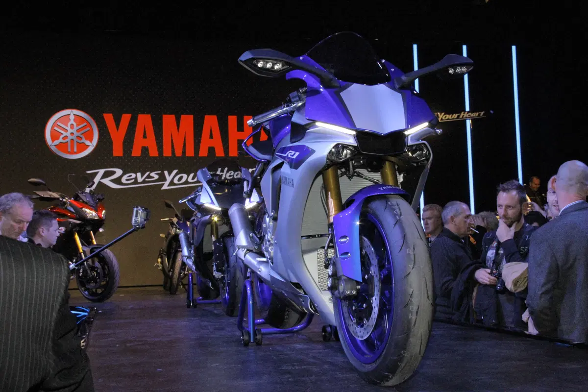 Yamaha YZF-R1 2015 (23)