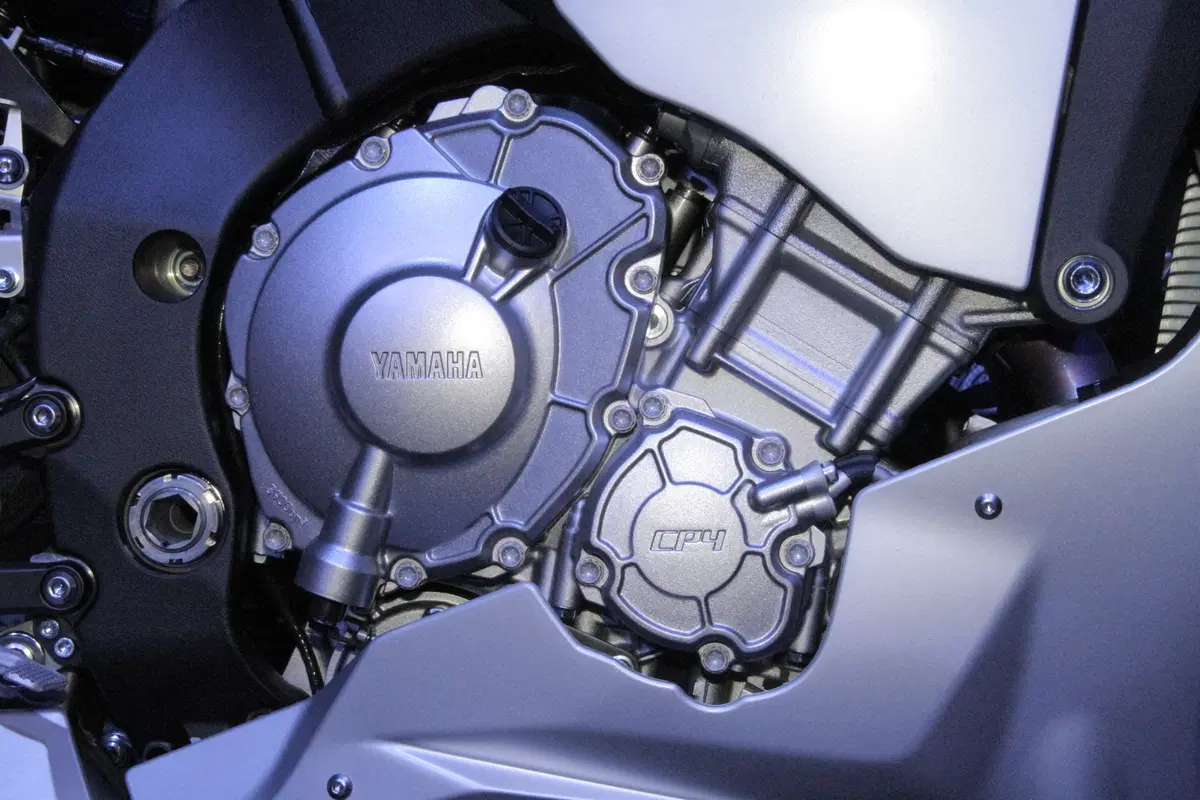 Yamaha YZF-R1 2015 (24)