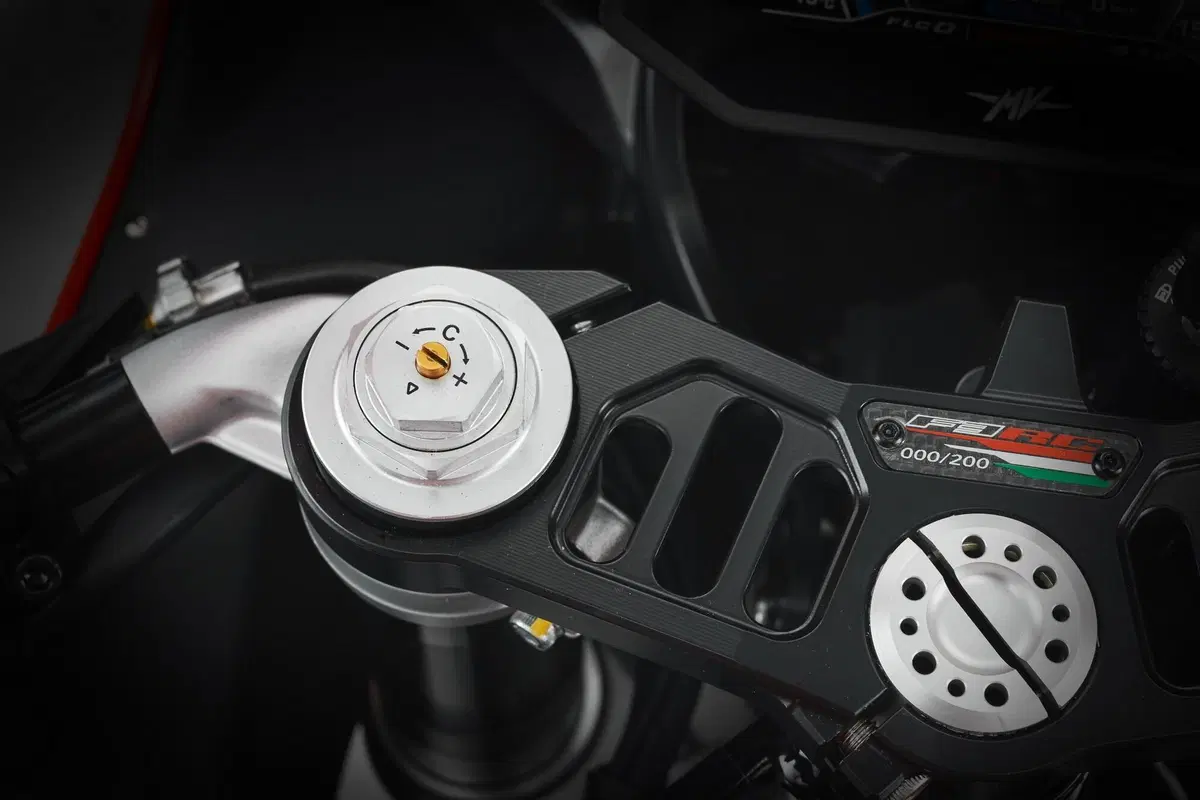 MV Agusta RC: Alta gioielleria (4)