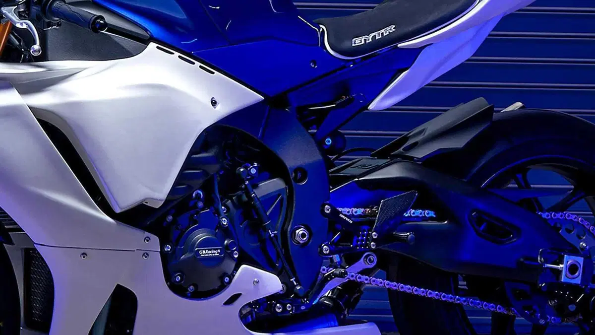 R1 GYTR: Yamaha si ispira alla SBK per offrire moto a uso pista (14)
