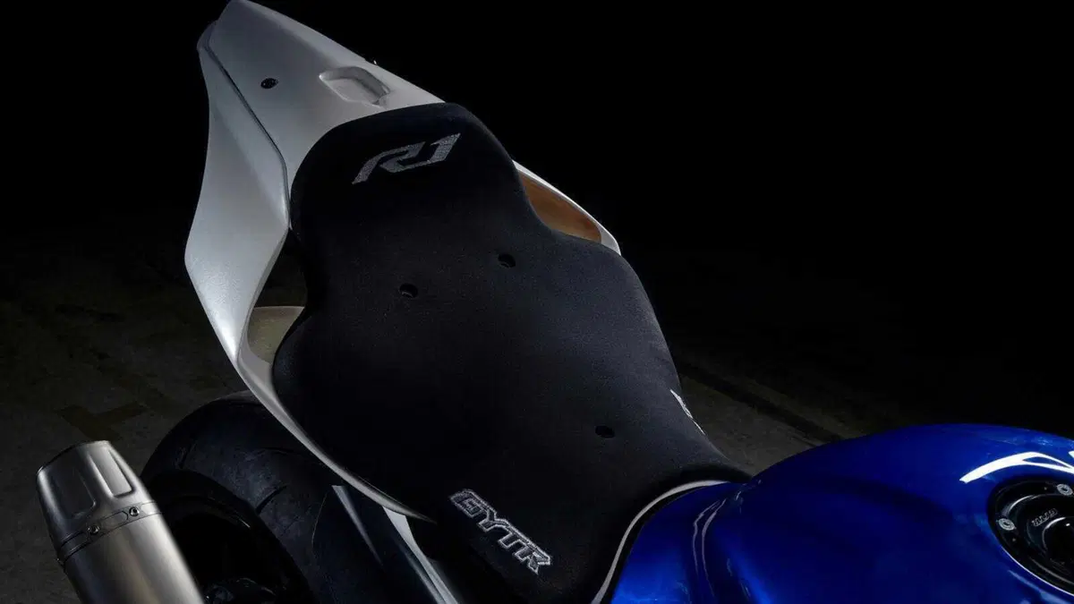R1 GYTR: Yamaha si ispira alla SBK per offrire moto a uso pista (17)