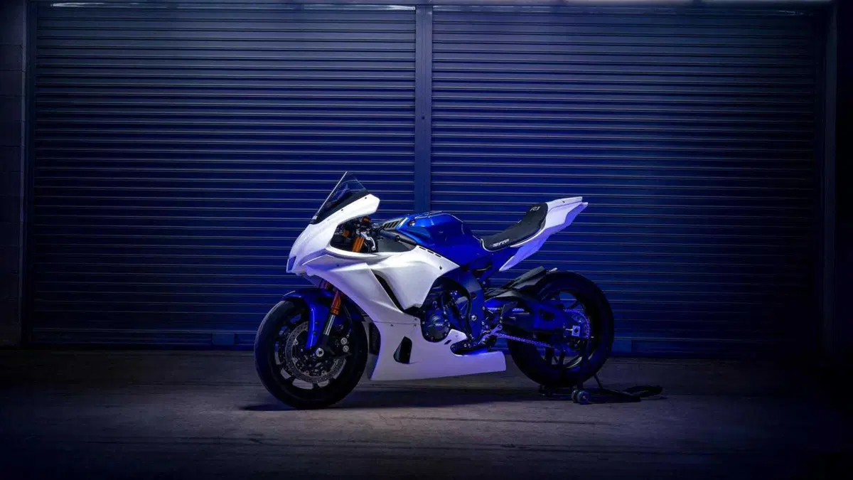 R1 GYTR: Yamaha si ispira alla SBK per offrire moto a uso pista (22)