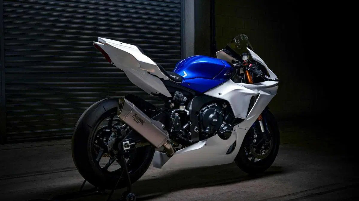 R1 GYTR: Yamaha si ispira alla SBK per offrire moto a uso pista (23)