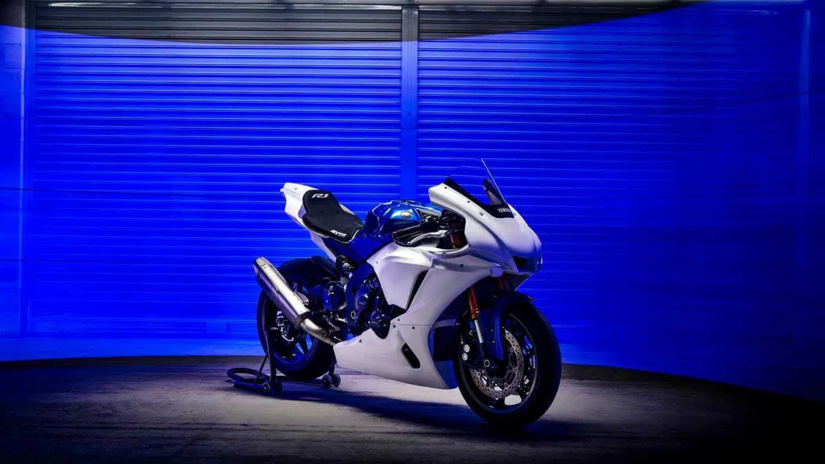 R1 GYTR: Yamaha si ispira alla SBK per offrire moto a uso pista (24)