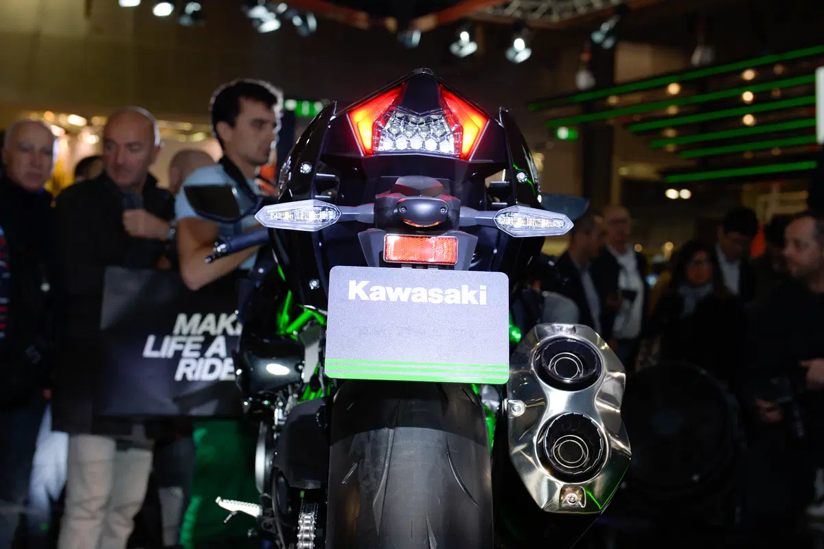 Kawasaki Ninja H2 2015 (32)