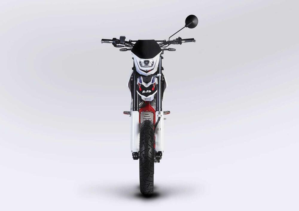 AJP SPR 125 Supermoto (2023 - 24) (2)