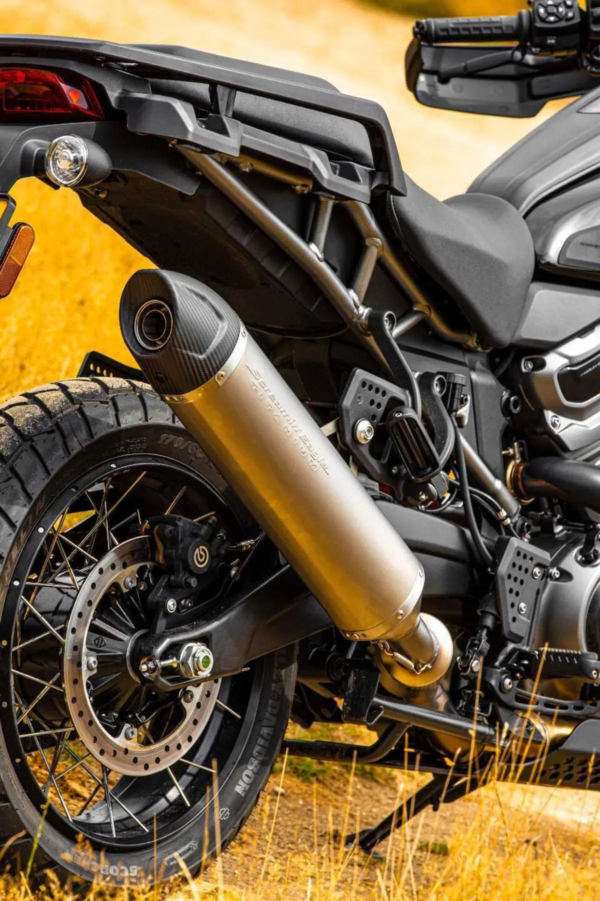 Che cosa c'è nel kit Adventure per la Pan America 1250? (3)