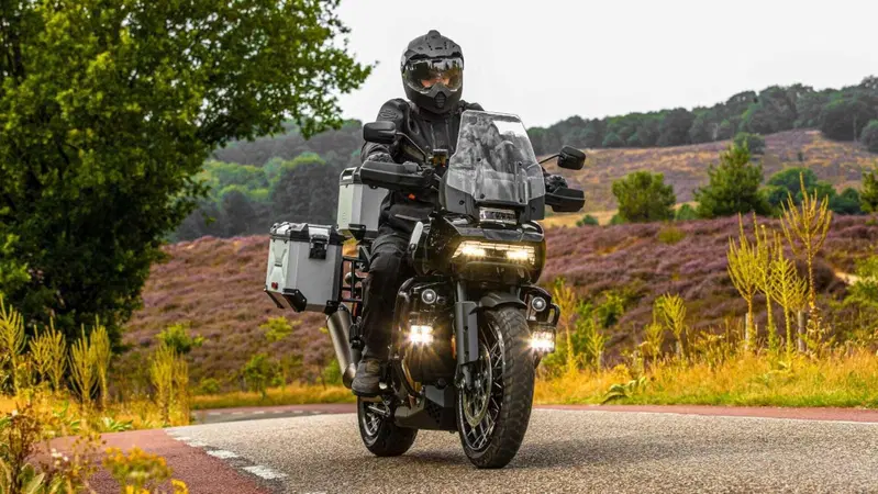 Che cosa c'&egrave; nel kit Adventure per la Pan America 1250?