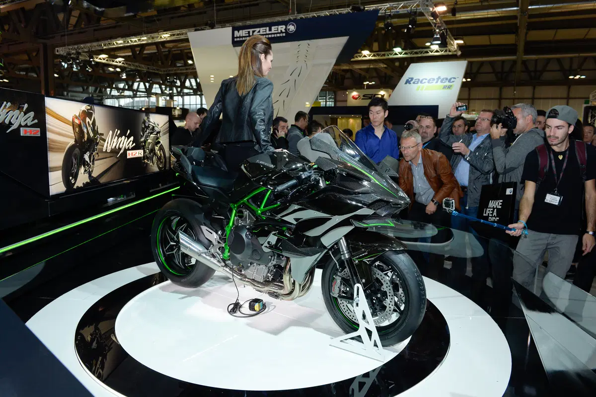 Kawasaki Ninja H2R 2015 (2)