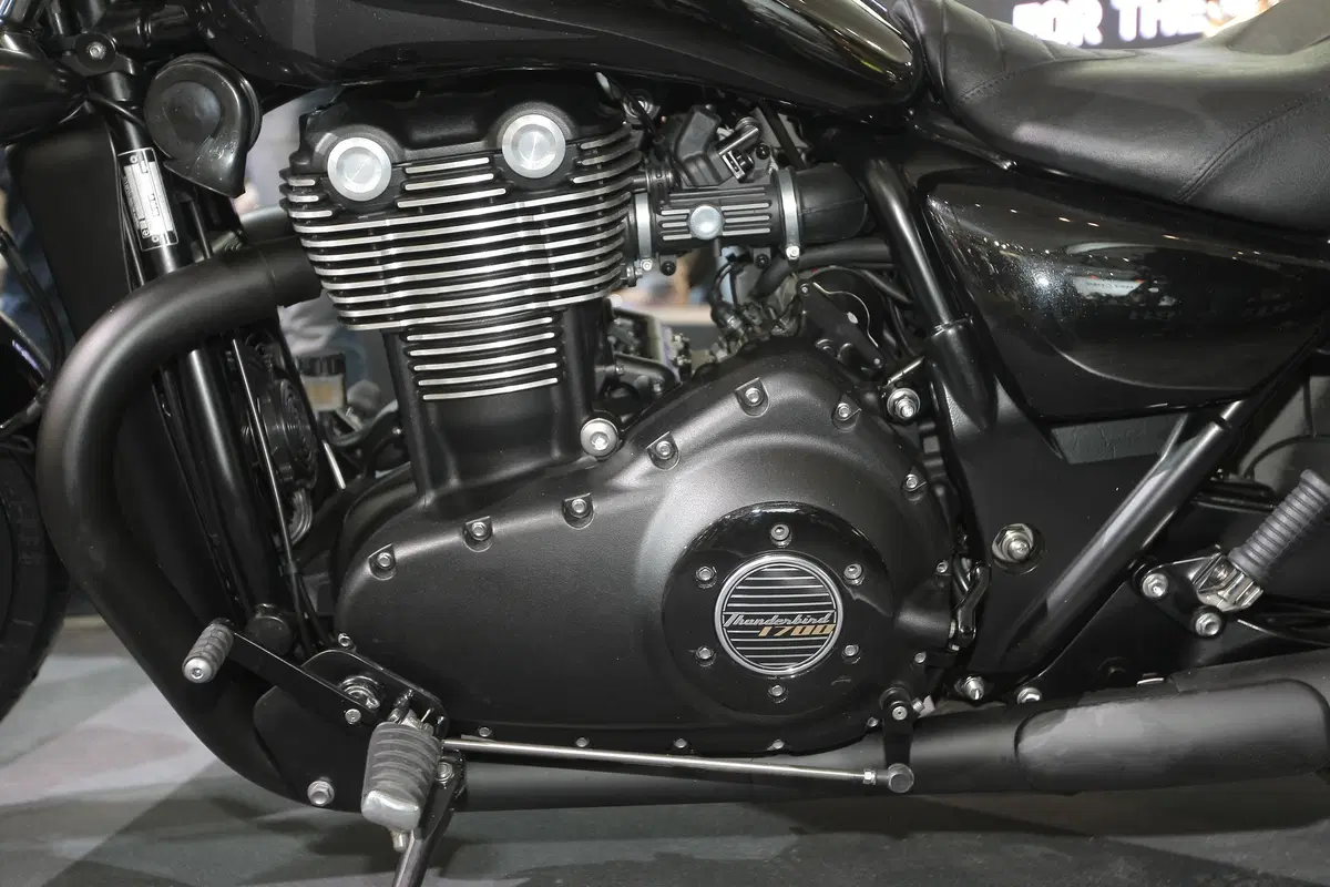 Triumph Thunderbird Night Storm 1107 m.y. 2015 (5)