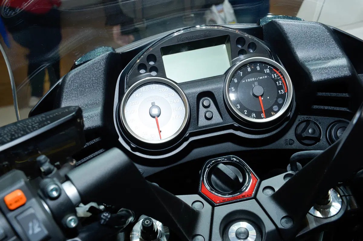 Kawasaki GTR 1400 2015 (3)