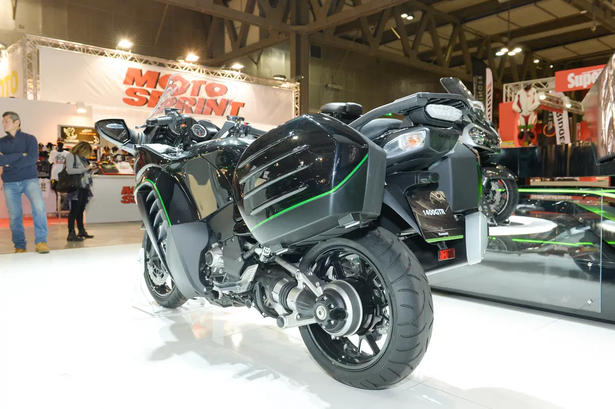 Kawasaki GTR 1400 2015 (2)