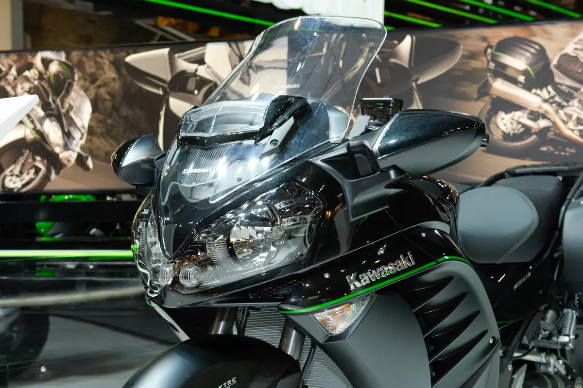 Kawasaki GTR 1400 2015 (6)