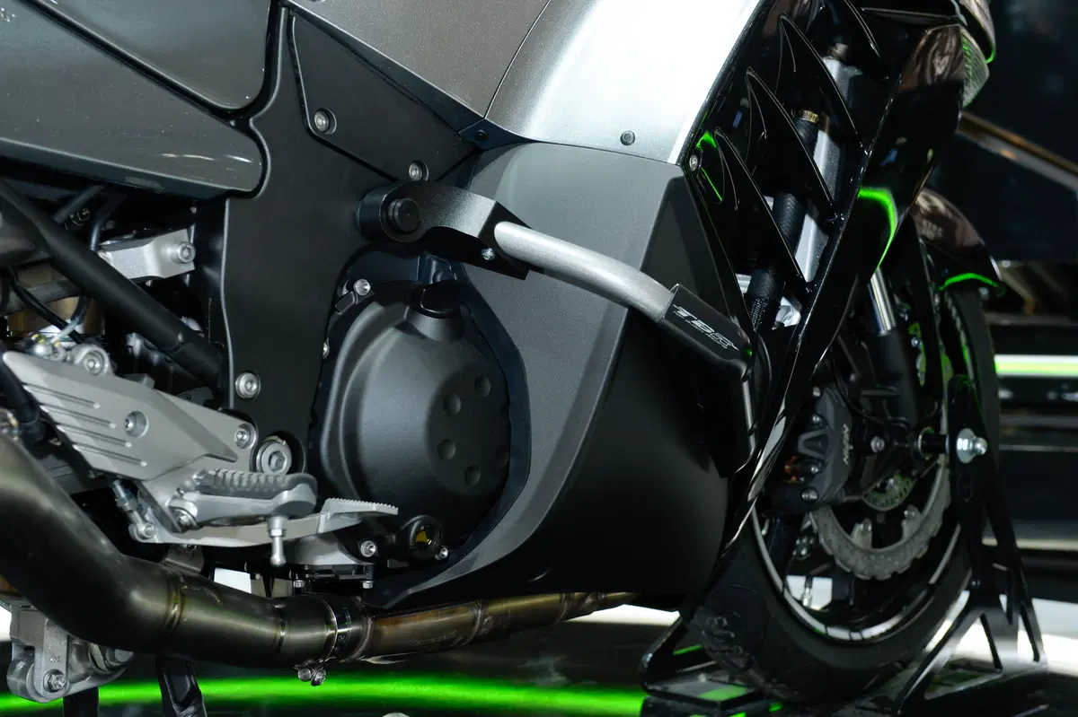 Kawasaki GTR 1400 2015 (7)