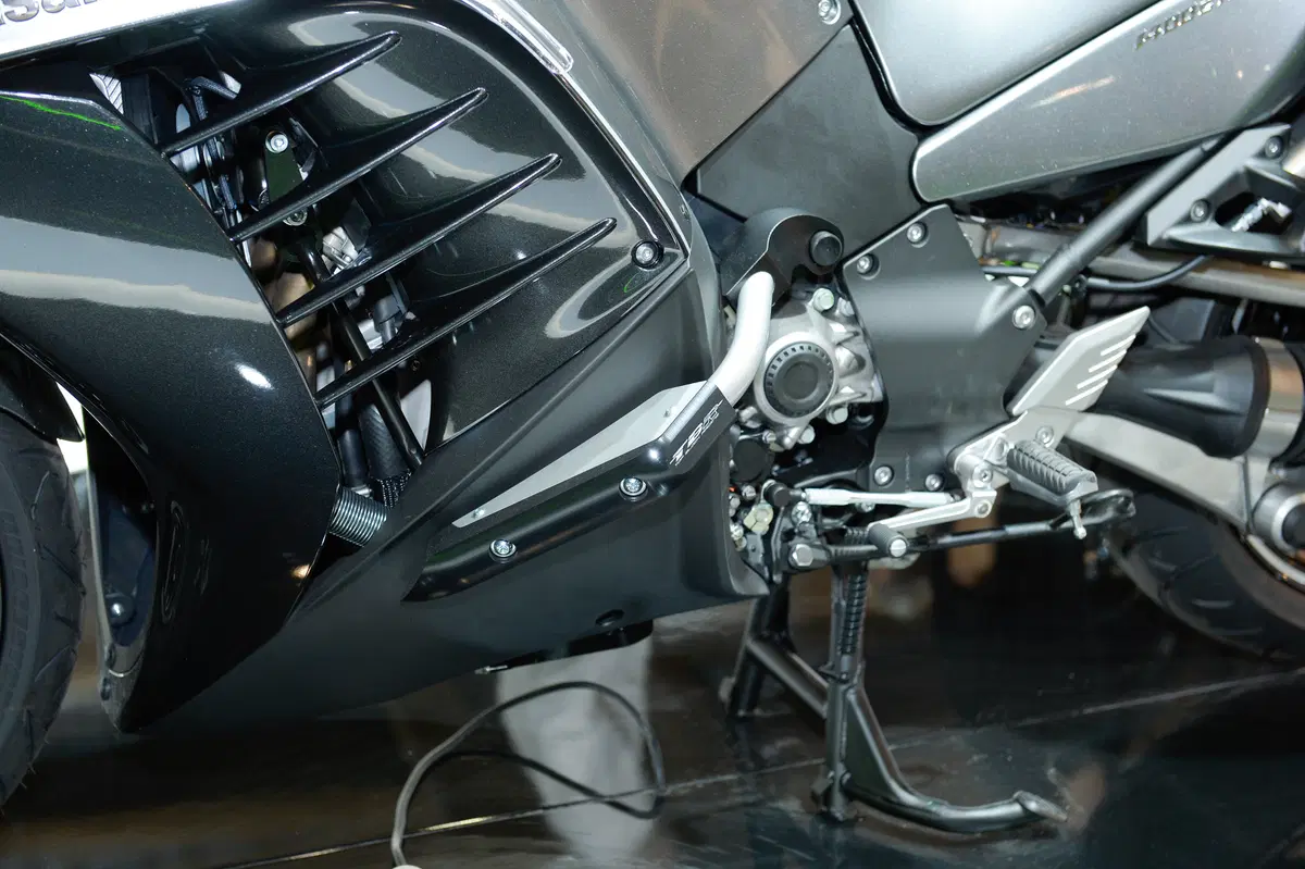 Kawasaki GTR 1400 2015 (10)