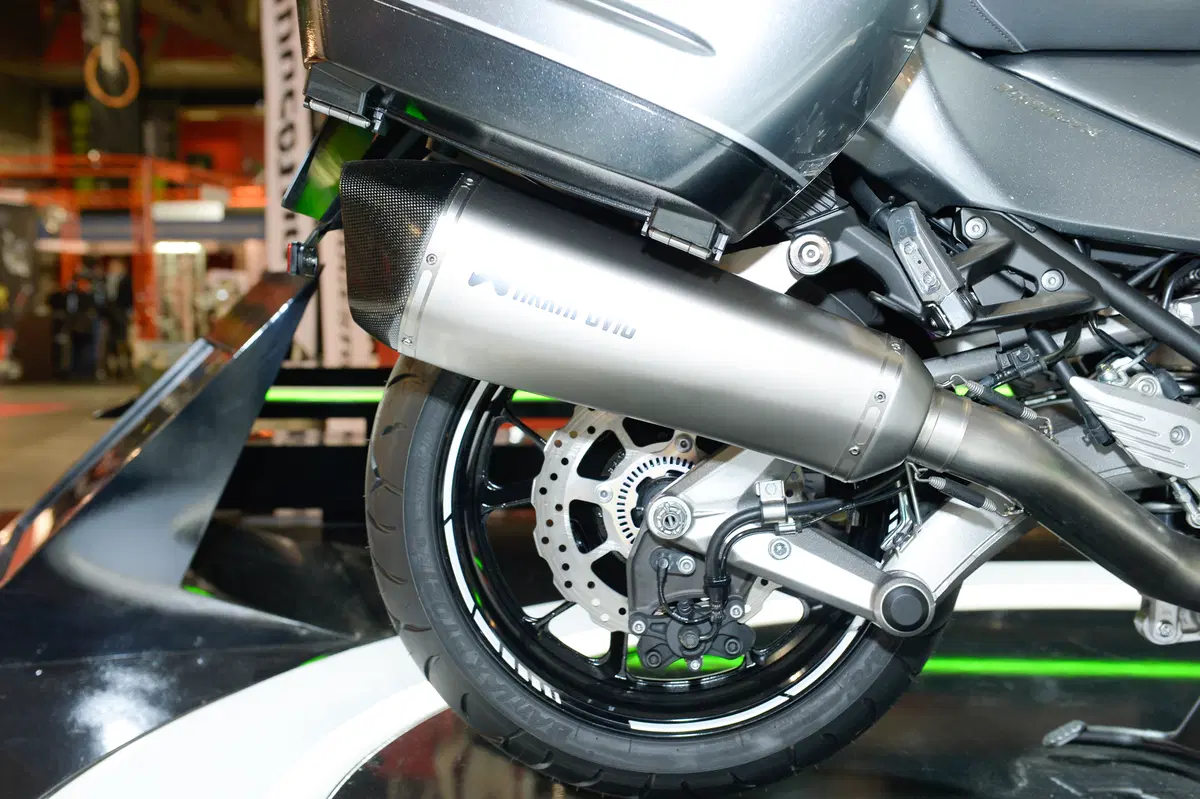 Kawasaki GTR 1400 2015 (12)