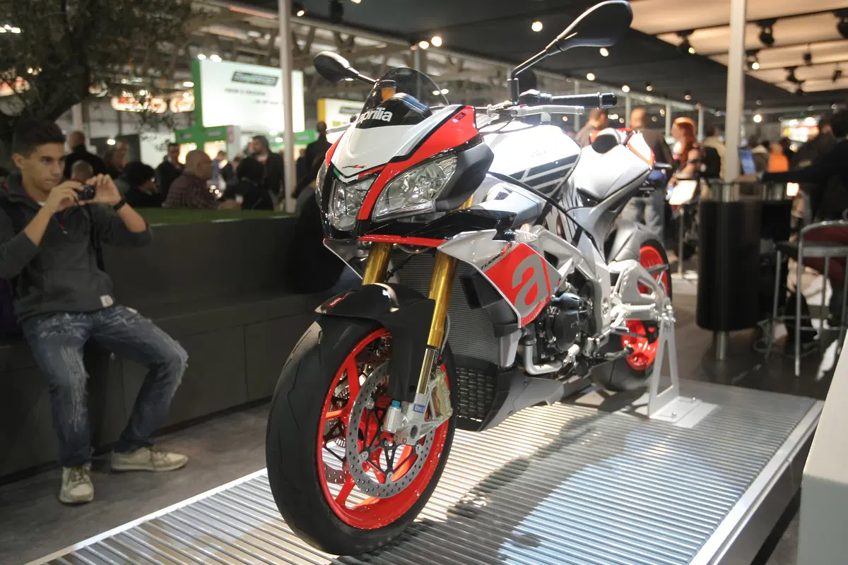 Aprilia Tuono V4 1100 (2)
